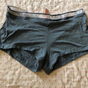 NWT Victoria Secret blue boy shorts,size Medium